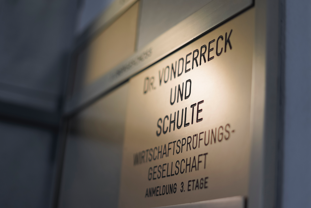 dr-schulte-wirtschaftspruefer-oberhausen-firmenschild-gold